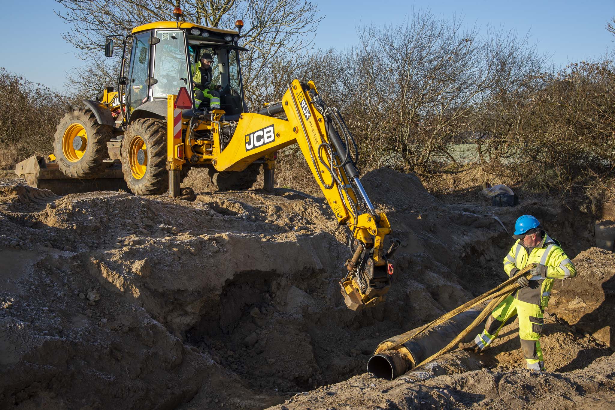 Alle mand var i arbejde, da hovedledningen fra Herningværket blev repareret ved Hammerum. Foto: Rune Kaldau